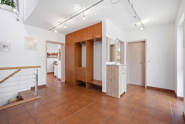 Hochwertige Familienvilla mit Pool und herrlichem Garten in Friedrichshafen 6