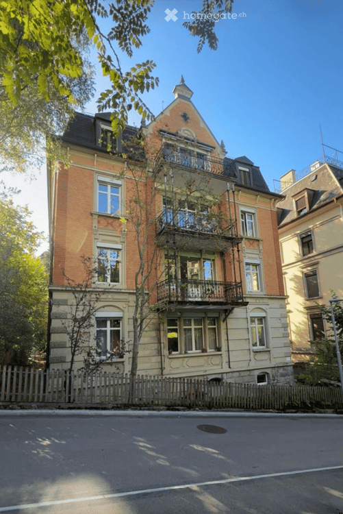 Charmant appartement de 4.5 pièces avec balcon à Zurich 4