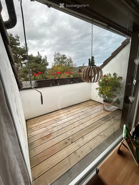 Charmante 4.5-Zimmer-Dachwohnung mit Balkon und schöner Aussicht in Schüpfen 6
