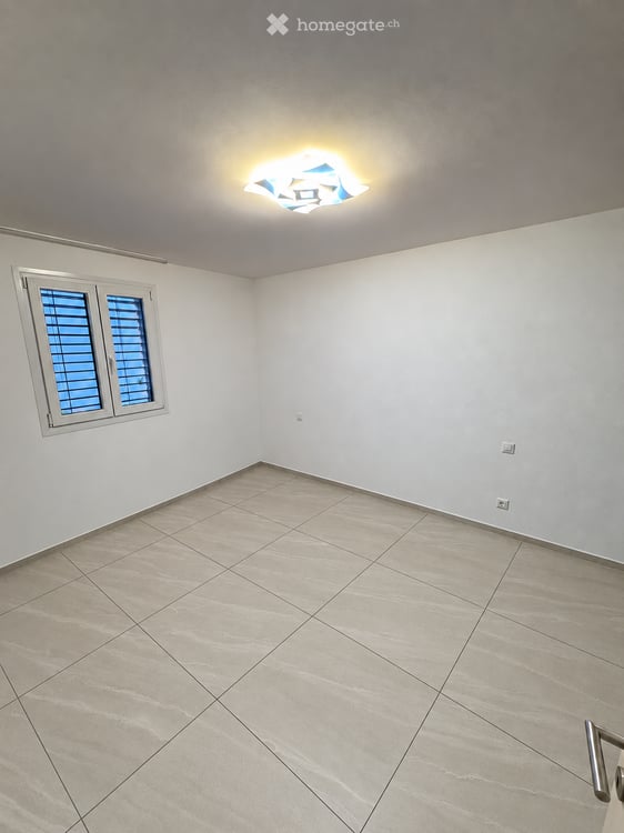 Moderno 2,5 locali con giardino esclusivo a Claro 5