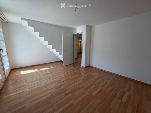 Grosszügige 5-Zimmer-Maisonette-Wohnung mit Balkon in Root 5