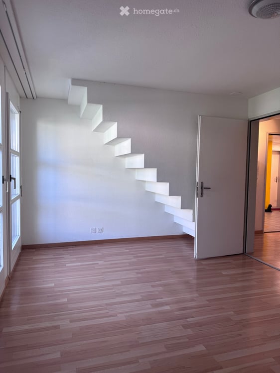 Grosszügige 5-Zimmer-Maisonette-Wohnung mit Balkon in Root 5