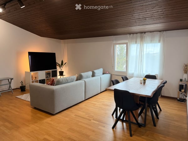 Charmante 2.5-Zimmer-Maisonette mit 30 m² Dachterrasse und Cheminée in Berikon 1