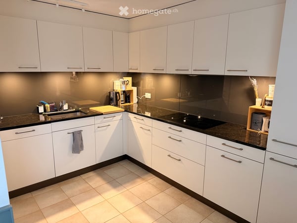 Charmante 2.5-Zimmer-Maisonette mit 30 m² Dachterrasse und Cheminée in Berikon 5