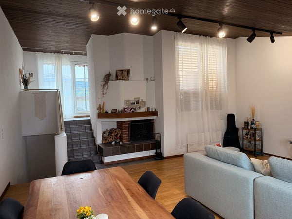 Charmante 2.5-Zimmer-Maisonette mit 30 m² Dachterrasse und Cheminée in Berikon 2