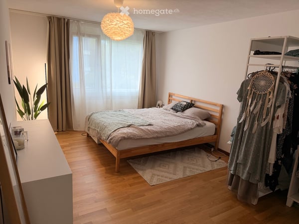 Charmante 2.5-Zimmer-Maisonette mit 30 m² Dachterrasse und Cheminée in Berikon 3