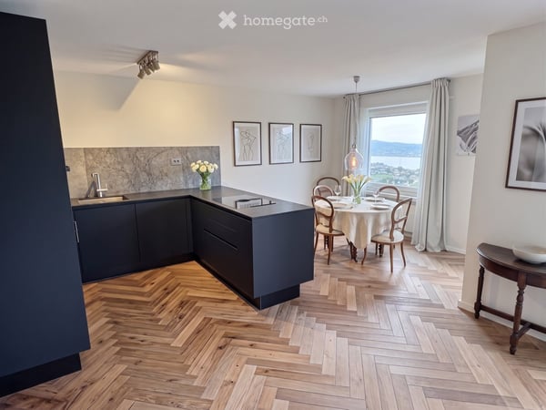Appartement attique de 4.5 pièces avec vue panoramique à Schindellegi