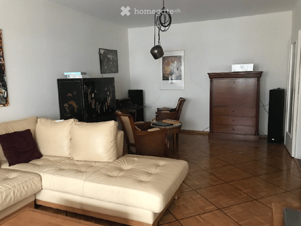 Appartement lumineux de 2.5 pièces avec balcon 1