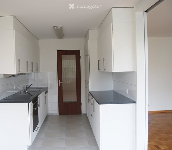 Helle 4.5-Zimmer-Wohnung im Erdgeschoss mit Balkon und Garage in Therwil 3