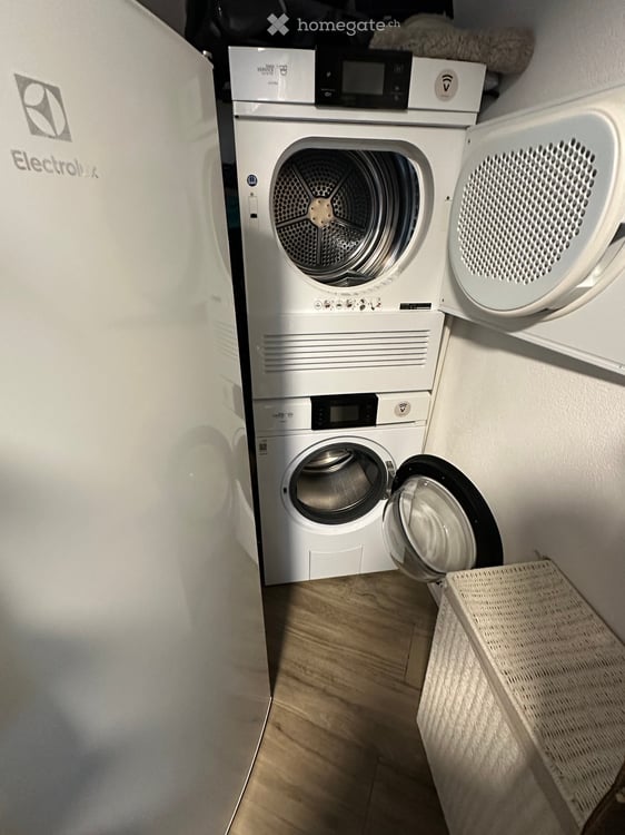 Helle 3.5-Zimmer-Wohnung mit Panoramablick in Dübendorf 2