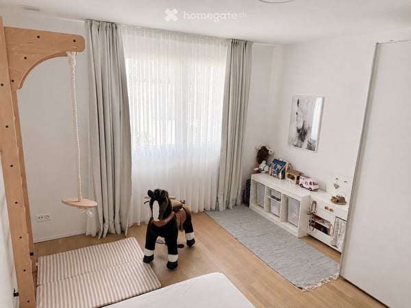 Moderne 4.5-Zimmer-Gartenwohnung mit viel Platz und eigenem Garten 4