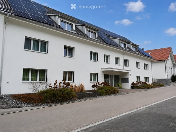 Moderne 4.5-Zimmer-Gartenwohnung mit viel Platz und eigenem Garten
