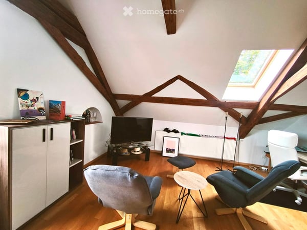 Charmante 2.5-Zimmer-Dachwohnung in Döttingen