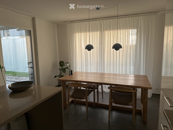 Charmante 2.5-Zimmer-Gartenwohnung in Richterswil 1