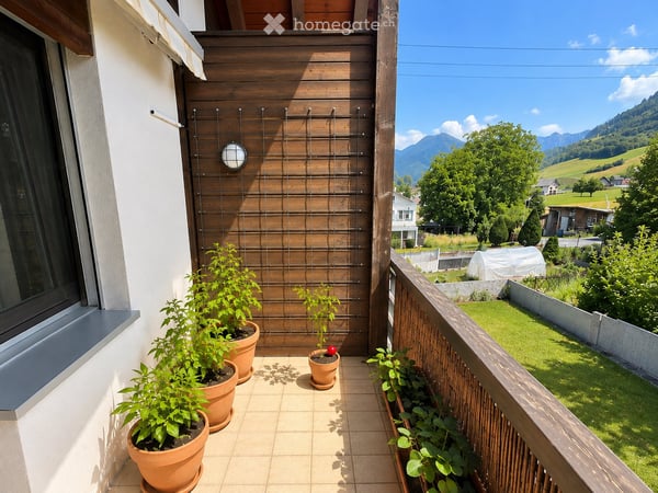 Helle 3½-Zimmer-Dachwohnung mit Balkon und Cheminée in Lachen SZ 8