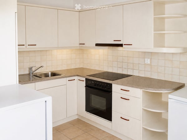 Helle 3½-Zimmer-Dachwohnung mit Balkon und Cheminée in Lachen SZ 5