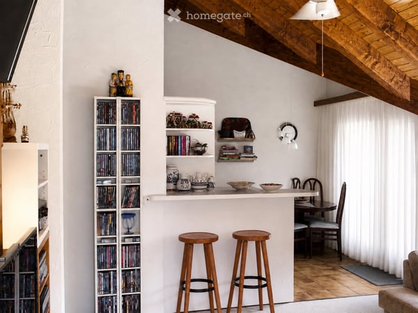 Helle 3½-Zimmer-Dachwohnung mit Balkon und Cheminée in Lachen SZ 3