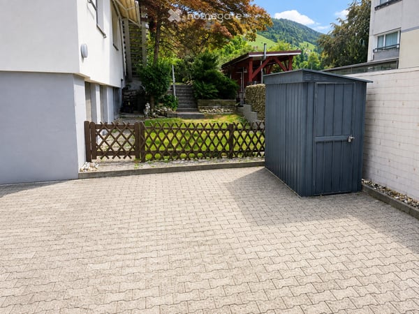 Helle 3½-Zimmer-Dachwohnung mit Balkon und Cheminée in Lachen SZ 10