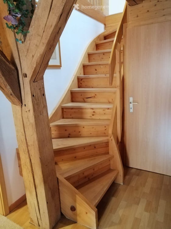 Charmante 3.5-Zimmer-Dachwohnung in historischem Gebäude in Uhwiesen 4