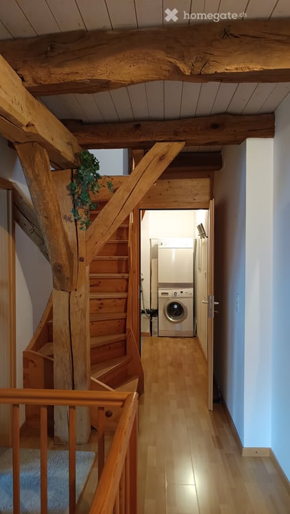 Charmante 3.5-Zimmer-Dachwohnung in historischem Gebäude in Uhwiesen 9