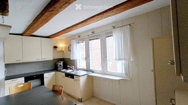 Charmante 3.5-Zimmer-Dachwohnung in historischem Gebäude in Uhwiesen 2
