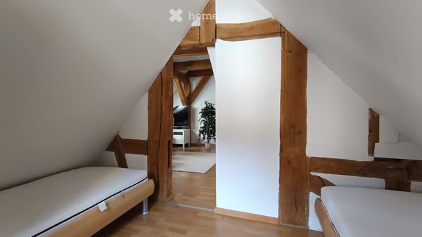 Charmante 3.5-Zimmer-Dachwohnung in historischem Gebäude in Uhwiesen 7