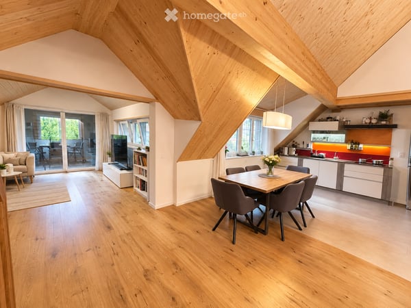 4.5 Zimmer Maisonette Wohnung mit Loggia und Garten Anteil