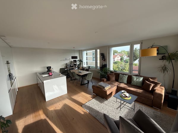 Helle 3.5-Zimmer-Wohnung mit Loggia und schöner Aussicht in Kloten 2
