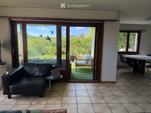 Spacieux appartement de 4 pièces avec terrasse et jardin à La Neuveville 2