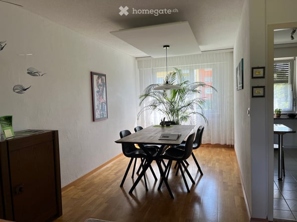 Charmante 4.5-Zimmer-Wohnung mit schöner Aussicht in Mönchaltorf 2