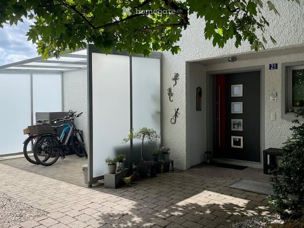 Grosszügiges 5.5-Zimmer-Doppeleinfamilienhaus mit schönem Garten 2