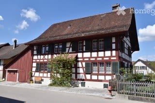 Charmante 6.5-Zimmer-Altbauwohnung im historischen Fachwerkhaus in Dorf (8458) 2