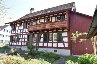 Charmante 6.5-Zimmer-Altbauwohnung im historischen Fachwerkhaus in Dorf (8458) 1