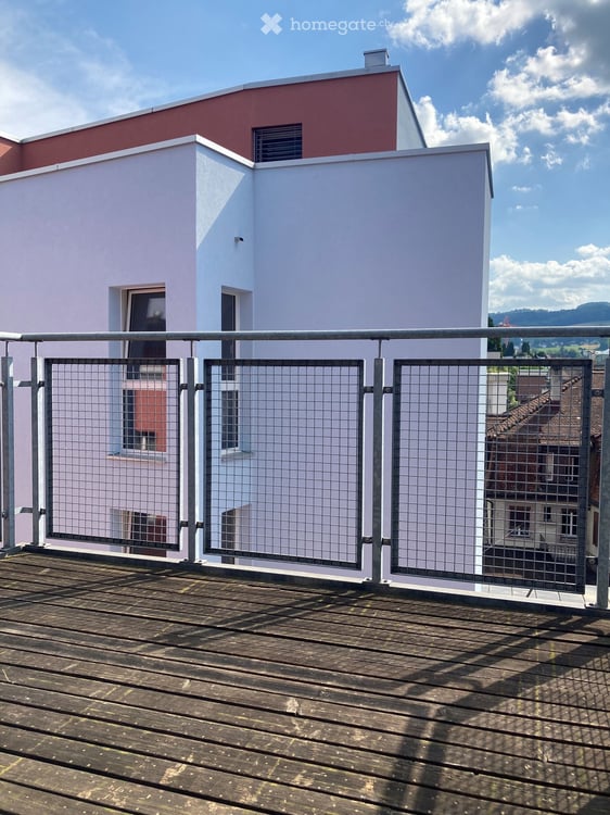 Charmante 3-Zimmer-Dachwohnung mit Galerie und Balkon an zentraler Lage in Dietikon 3