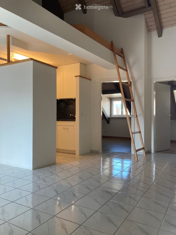Charmante 3-Zimmer-Dachwohnung mit Galerie und Balkon an zentraler Lage in Dietikon 4