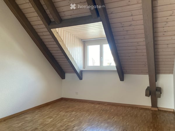 Charmante 3-Zimmer-Dachwohnung mit Galerie und Balkon an zentraler Lage in Dietikon 6