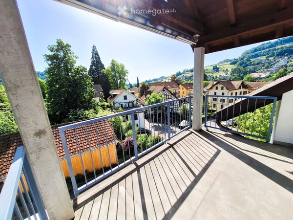 Charmante 3.5-Zimmer-Dachwohnung an ruhiger Lage in Wald ZH 2