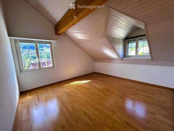 Charmante 3.5-Zimmer-Dachwohnung an ruhiger Lage in Wald ZH 5