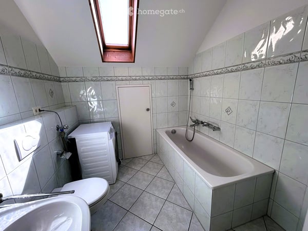 Charmante 3.5-Zimmer-Dachwohnung an ruhiger Lage in Wald ZH 10