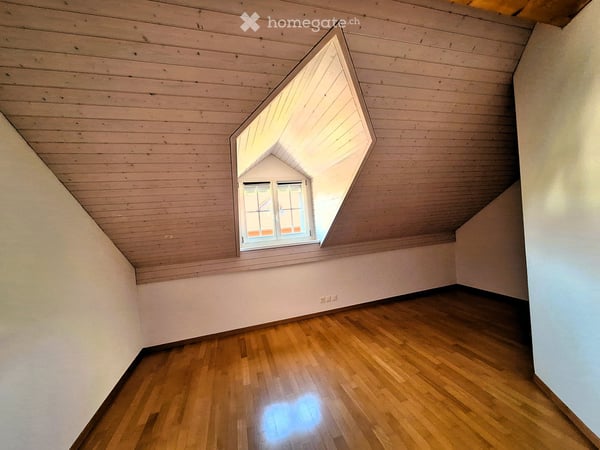 Charmante 3.5-Zimmer-Dachwohnung an ruhiger Lage in Wald ZH 6
