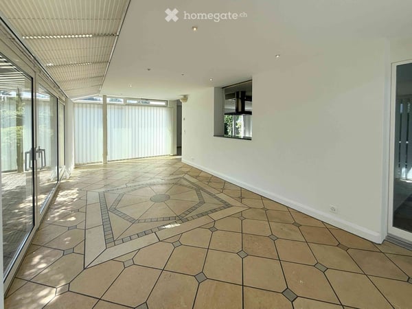 Exklusive 4.5-Zimmer-Gartenwohnung mit vier Parkplätzen, Cheminée und Sauna 6