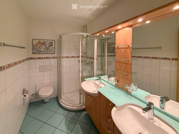 Exklusive 4.5-Zimmer-Gartenwohnung mit vier Parkplätzen, Cheminée und Sauna 10