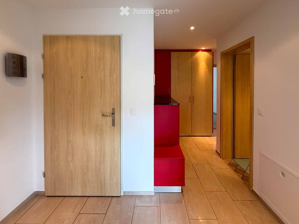 Exklusive 4.5-Zimmer-Gartenwohnung mit vier Parkplätzen, Cheminée und Sauna 9