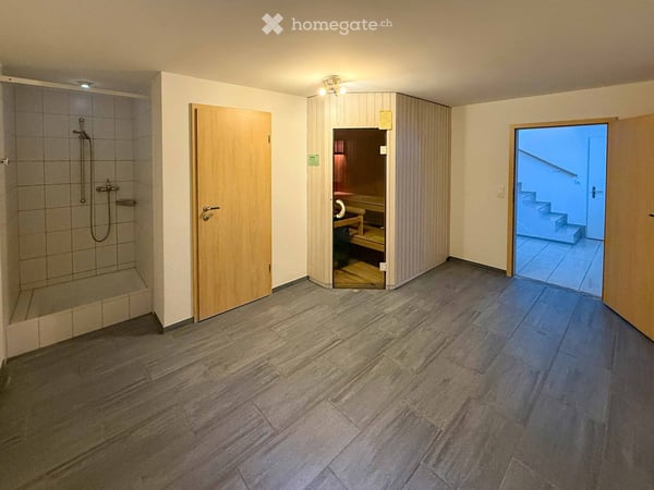 Exklusive 4.5-Zimmer-Gartenwohnung mit vier Parkplätzen, Cheminée und Sauna 15