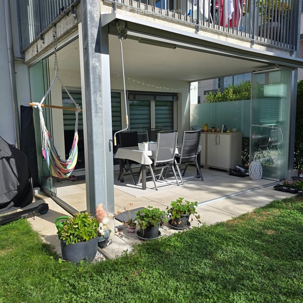 4.5-Zimmer-Wohnung mit Garten und 2 Einstellplätze