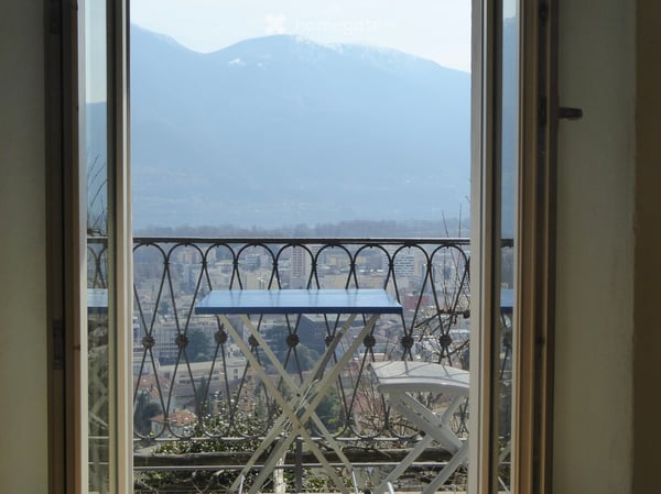Möblierte 2.5-Zimmer-Wohnung mit Seeblick in Muralto 2