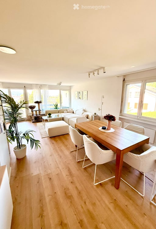 Modernisiertes 5.5-Zimmer-Reiheneckhaus mit grosszügigem Garten & Weitsicht 2