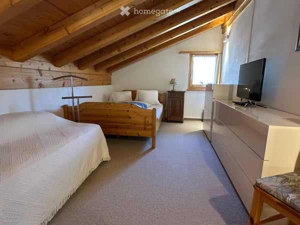 Charmante 1-Zimmer-Dachwohnung in Obersaxen –mit Heimabfahrtspiste direkt zum Haus 12