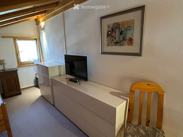 Charmante 1-Zimmer-Dachwohnung in Obersaxen –mit Heimabfahrtspiste direkt zum Haus 13