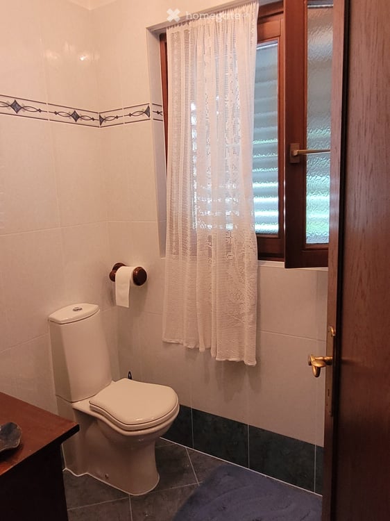 Schöne 8 Zi. Zweifamilienvilla mit herrlicher Seesicht und schöner Gartenanlage 22
